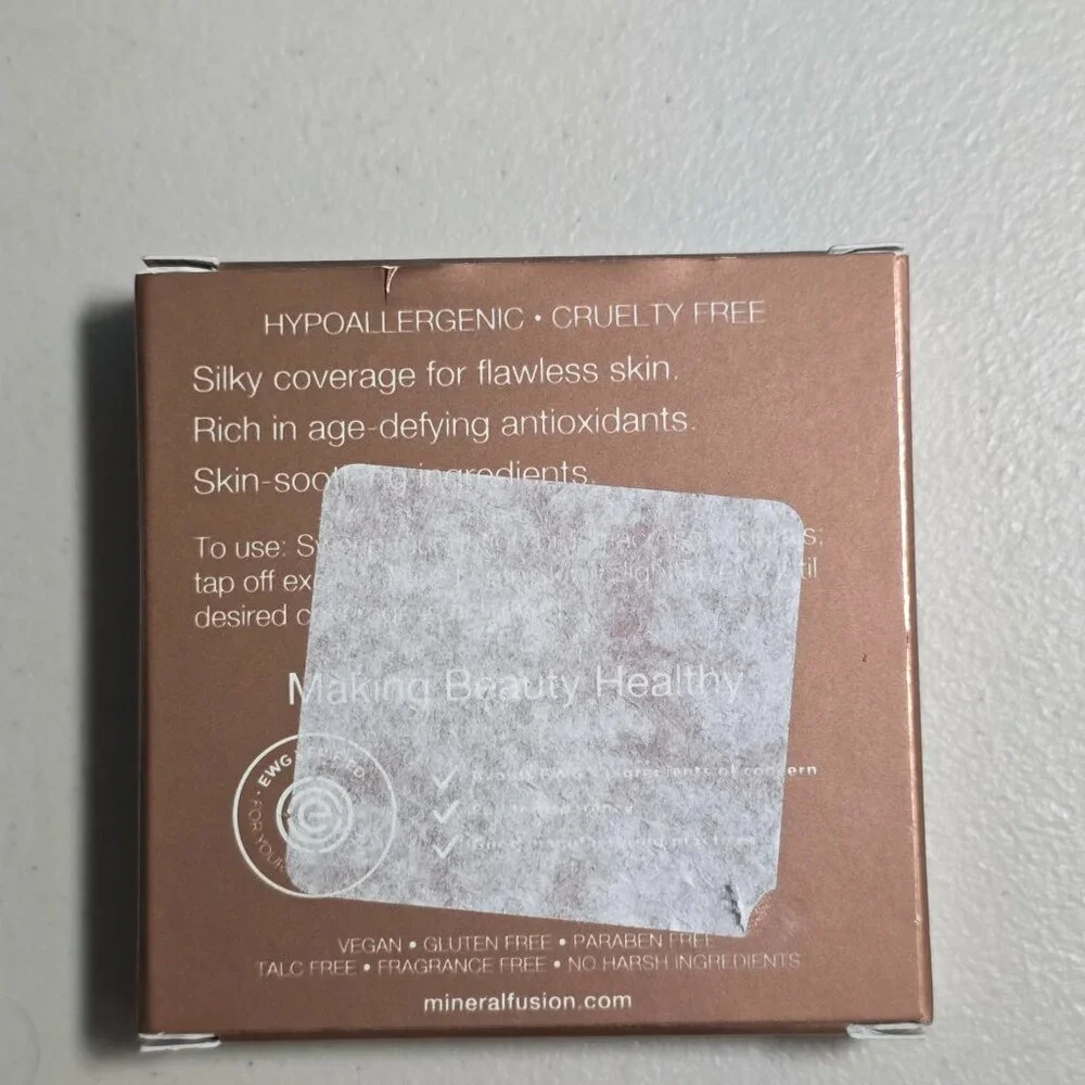 NWT Mineral Fusion Pressed Powder Foundation Deep 7 - Espresso